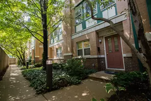 255 South Blvd, Oak Park, IL 60302 - Photo 1