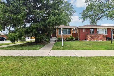 8558 Parkside Avenue, Burbank, IL 60459 - Photo 1