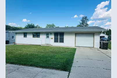 119 N Park Boulevard, Freeport, IL 61032 - Photo 1