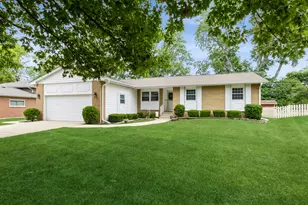 639 N Stephen Dr, Palatine, IL 60067 - Photo 1