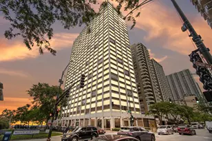 6171 N Sheridan Rd, Chicago, IL 60660 - Photo 1