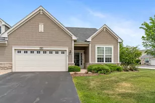 552 Autumn Cir, Pingree Grove, IL 60140 - Photo 1