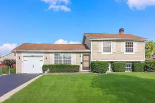 825 Prairie Ave, Bartlett, IL 60103 - Photo 1