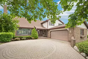 2425 N Drury Ln, Arlington Heights, IL 60004 - Photo 1