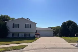 48 Kirkwood Dr, Clifton, IL 61727 - Photo 1