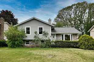 20564 N Elizabeth Ave, Prairie View, IL 60069 - Photo 1