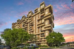 465 W Dominion Dr, Wood Dale, IL 60191 - Photo 1