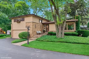 1622 Village Green Ct, Deerfield, IL 60015 - Photo 1