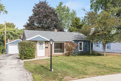 228 Woodlawn Drive, Mundelein, IL 60060 - Photo 1