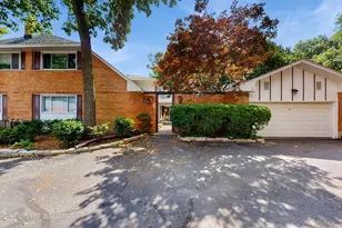 4 Eton On Oxford, Rolling Meadows, IL 60008 - Photo 1