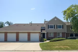 962 Harvest Cir, Buffalo Grove, IL 60089 - Photo 1