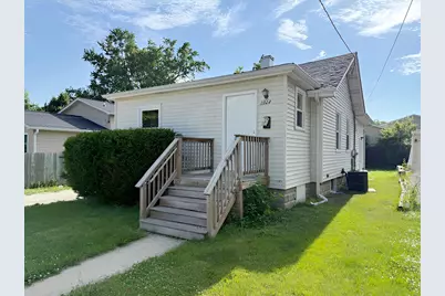 1023 N Elmwood Avenue, Waukegan, IL 60085 - Photo 1