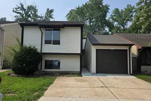 30W135 Wildwood Ct, Warrenville, IL 60555 - Photo 1