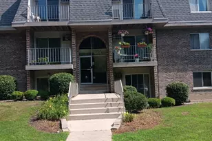 984 Crabapple Dr, Prospect Heights, IL 60070 - Photo 1