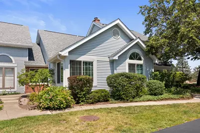 2 Warwick Lane, Lincolnshire, IL 60069 - Photo 1