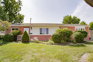 465 Apache Ln, Hoffman Estates, IL 60169 - Photo 1