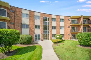 9716 S Karlov Ave S, Oak Lawn, IL 60453 - Photo 1