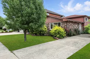 5721 W 88th Pl, Oak Lawn, IL 60453 - Photo 1