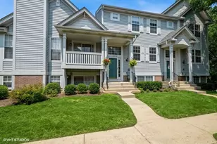 18550 W Sterling Ct W, Grayslake, IL 60030 - Photo 1