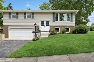505 Crest Dr, Cary, IL 60013 - Photo 1