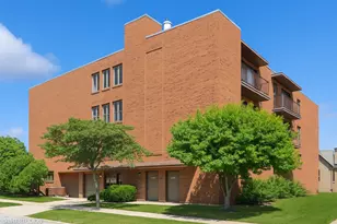 1302 E Washington St, Des Plaines, IL 60016 - Photo 1