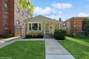 9542 S Prairie Ave, Chicago, IL 60628 - Photo 1