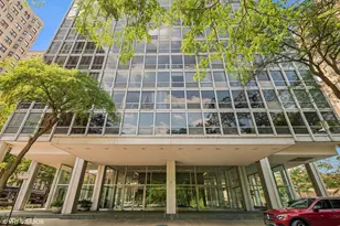 2400 N Lakeview Ave, Chicago, IL 60614 - Photo 1