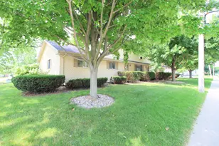 420 W North St, Bradley, IL 60915 - Photo 1