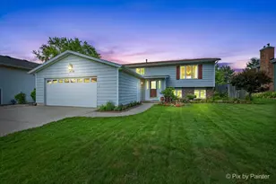 404 Kensington Dr, McHenry, IL 60050 - Photo 1