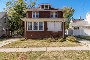 806 S Oak Ave, Freeport, IL 61032 - Photo 1