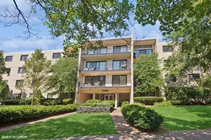 7200 N Ridge Blvd, Chicago, IL 60645 - Photo 1