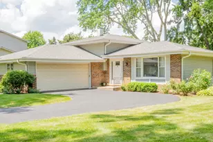 24W660 Woodcrest Dr, Naperville, IL 60540 - Photo 1