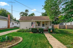 332 W 1st St, Sandwich, IL 60548 - Photo 1