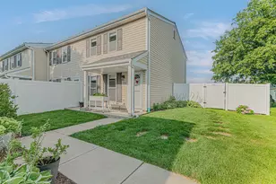 184 Rodenburg Rd, Roselle, IL 60172 - Photo 1