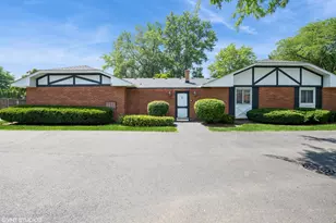 1 Falkirk Ln, Rolling Meadows, IL 60008 - Photo 1