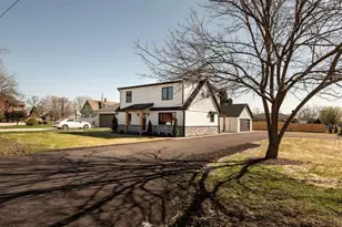 9859 S 81st Ave, Palos Hills, IL 60465 - Photo 1