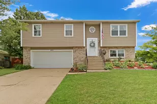 513 White Birch Rd, Lindenhurst, IL 60046 - Photo 1
