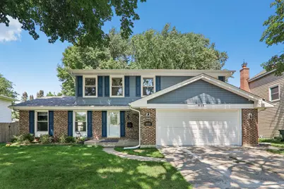 818 W Golf Road, Libertyville, IL 60048 - Photo 1