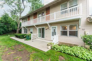 327 Georgetown Ct, Bloomingdale, IL 60108 - Photo 1