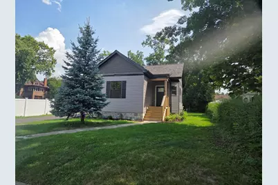 327 Lincoln Avenue, Woodstock, IL 60098 - Photo 1