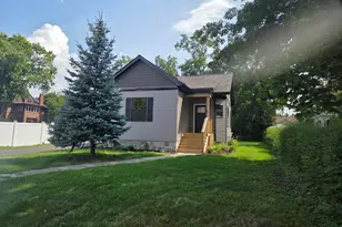 327 Lincoln Ave, Woodstock, IL 60098 - Photo 1