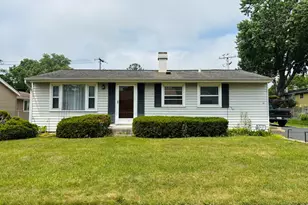 93 Golfview Ln, Carpentersville, IL 60110 - Photo 1