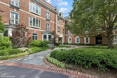 533 N Mayflower Road #C, Lake Forest, IL 60045 - Photo 1