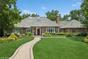 114 Camelot Ln, Libertyville, IL 60048 - Photo 1