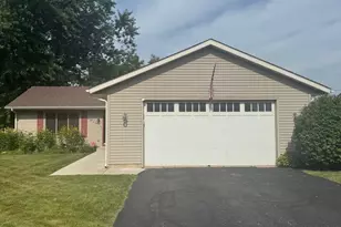 815 Arnold Ave, Rockford, IL 61108 - Photo 1
