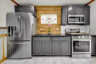 2946 W 102nd St, Evergreen Park, IL 60805 - Photo 1