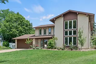 253 Fremont Ct, Bloomingdale, IL 60108 - Photo 1