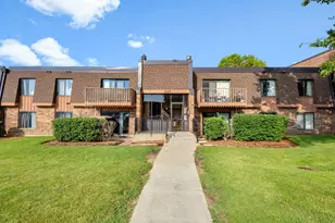 717 Tipperary Ct, Schaumburg, IL 60193 - Photo 1