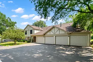 543 Williamsburg Ct, Wheeling, IL 60090 - Photo 1