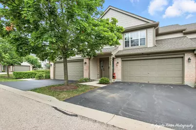 425 Ashwood Court, Lindenhurst, IL 60046 - Photo 1